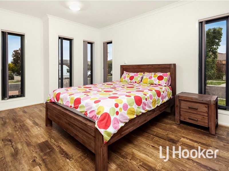 19 Surrey Grove, Point Cook VIC 3030