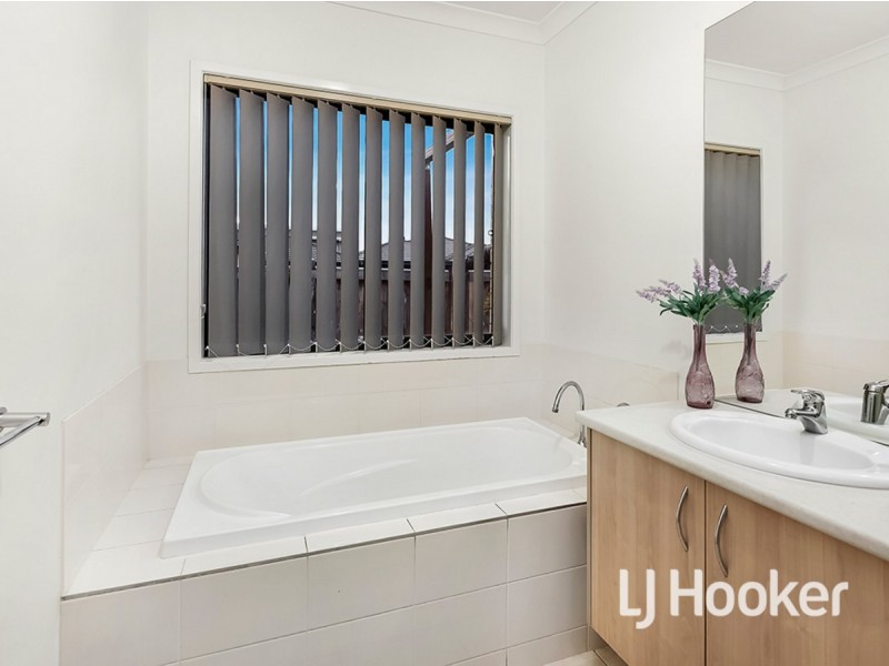 19 Surrey Grove, Point Cook VIC 3030