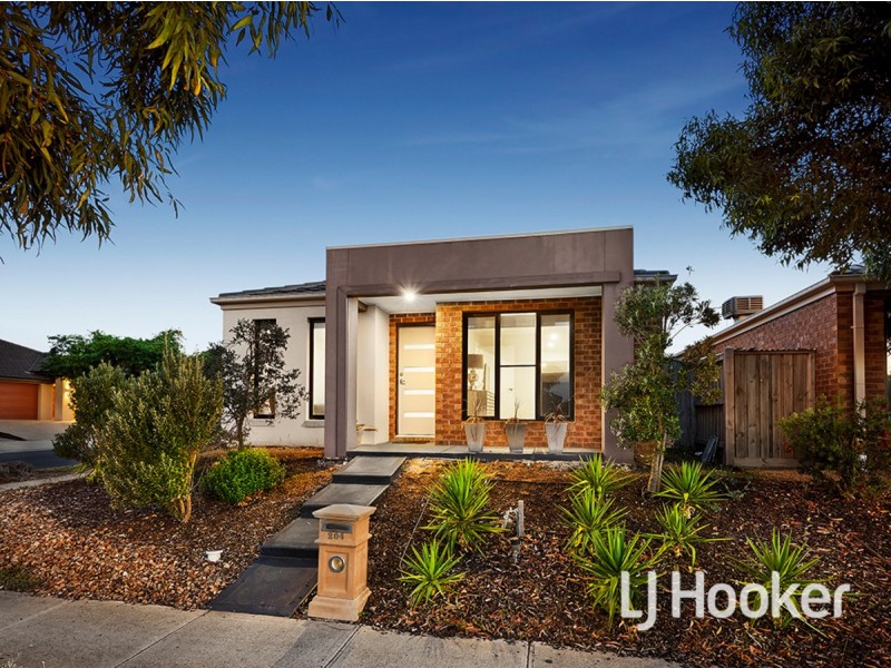 204 Saltwater Promenade, Point Cook VIC 3030
