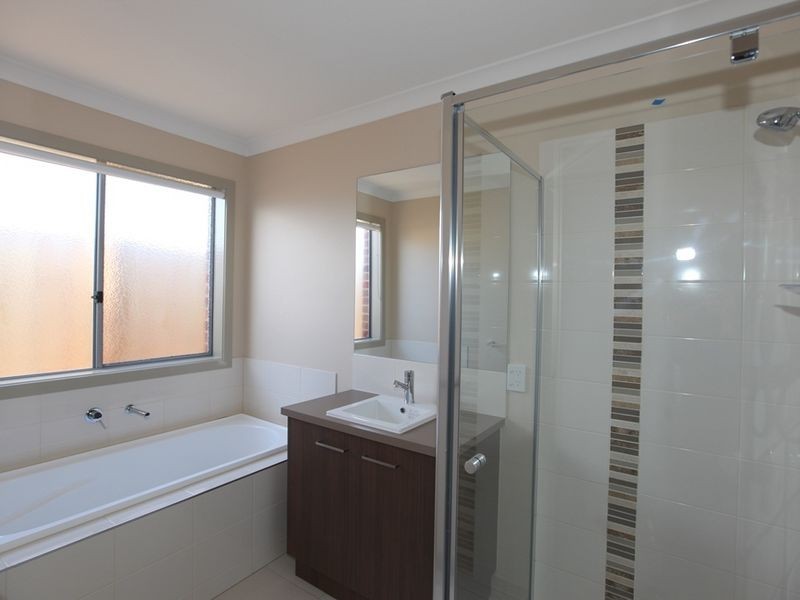 5 Warren Place, Truganina VIC 3029