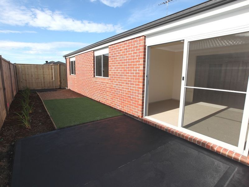 5 Warren Place, Truganina VIC 3029