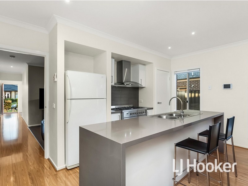 33 Regal Road, Point Cook VIC 3030