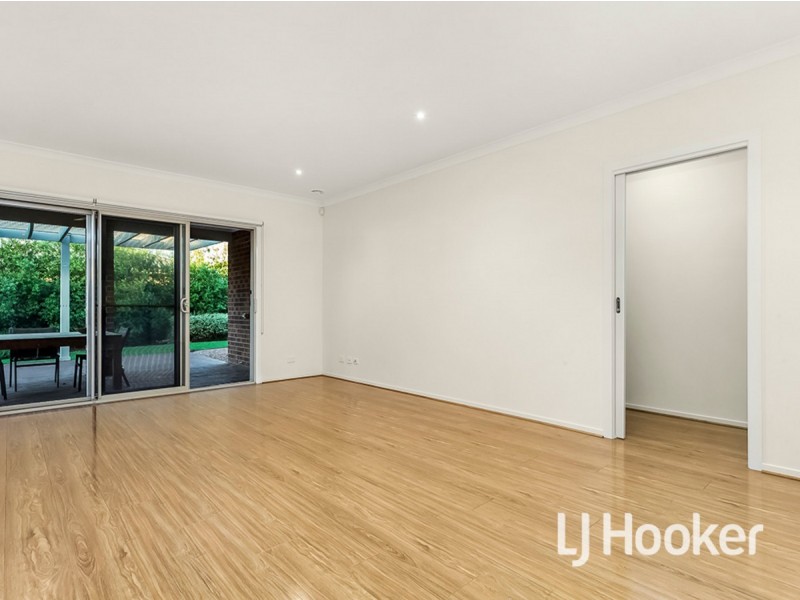 33 Regal Road, Point Cook VIC 3030