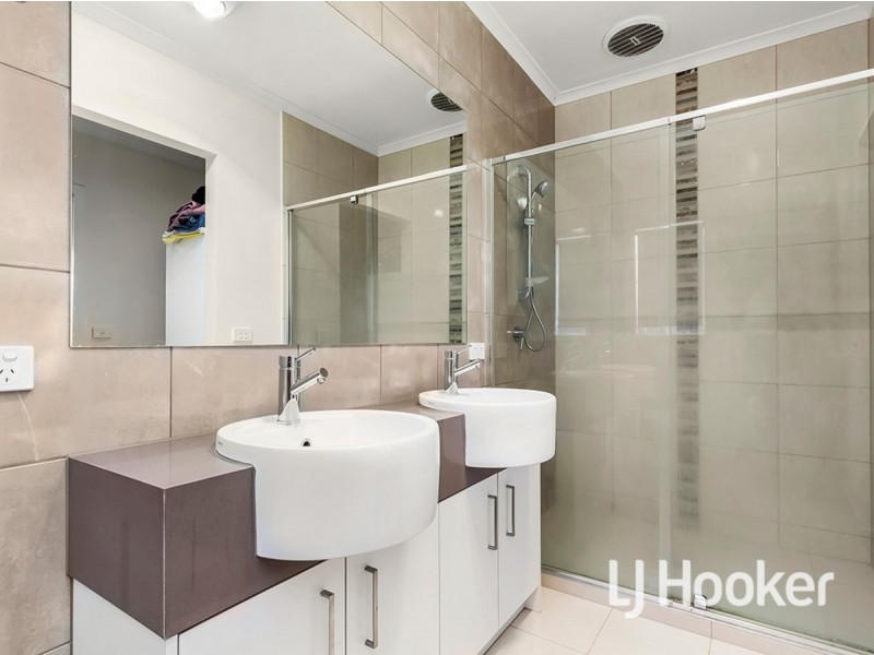 33 Regal Road, Point Cook VIC 3030