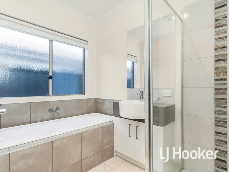 33 Regal Road, Point Cook VIC 3030