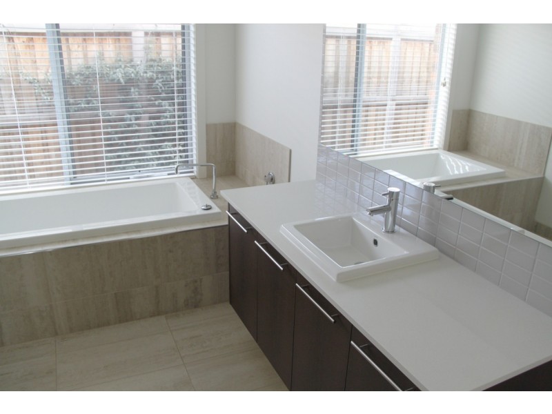 3 Tobago Avenue, Point Cook VIC 3030