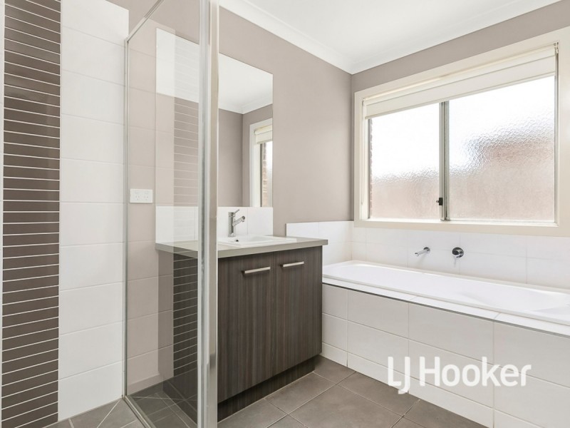 26 Bolivar Esplanade, Truganina VIC 3029