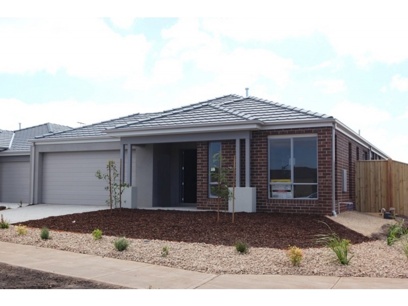 24 Bolivar Esplanade, Truganina VIC 3029