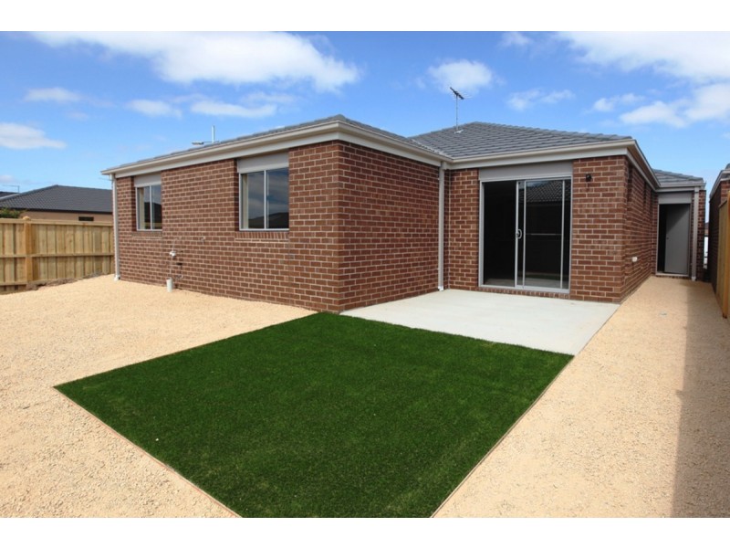 24 Bolivar Esplanade, Truganina VIC 3029