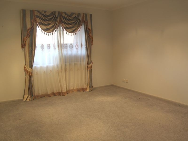 8 Fennel Drive, Point Cook VIC 3030