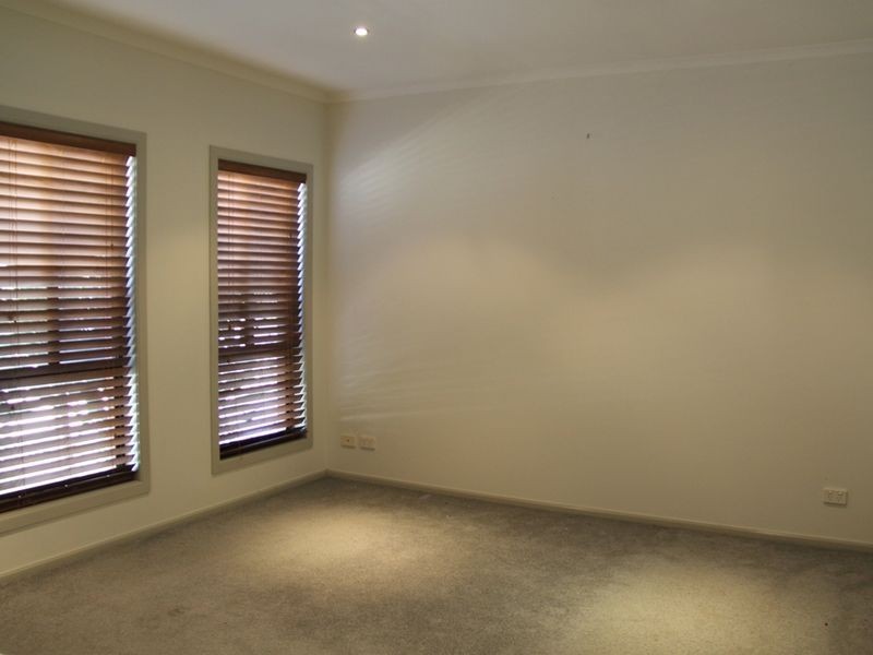 8 Fennel Drive, Point Cook VIC 3030