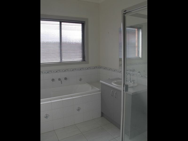 8 Fennel Drive, Point Cook VIC 3030