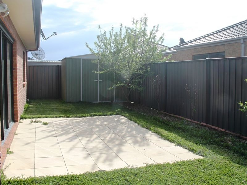 8 Fennel Drive, Point Cook VIC 3030