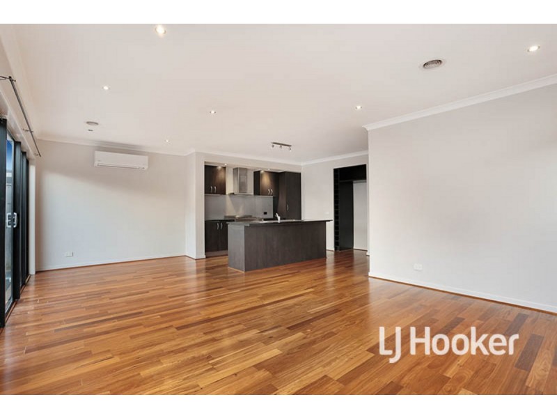 26 Whitecaps Avenue, Point Cook VIC 3030