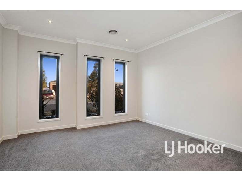 26 Whitecaps Avenue, Point Cook VIC 3030