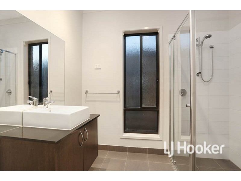 26 Whitecaps Avenue, Point Cook VIC 3030
