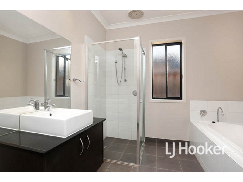 26 Whitecaps Avenue, Point Cook VIC 3030