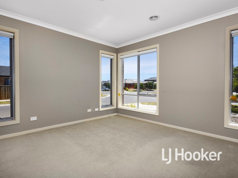 24 Bolivar Esplanade, Truganina VIC 3029