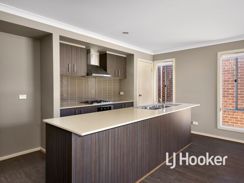 24 Bolivar Esplanade, Truganina VIC 3029