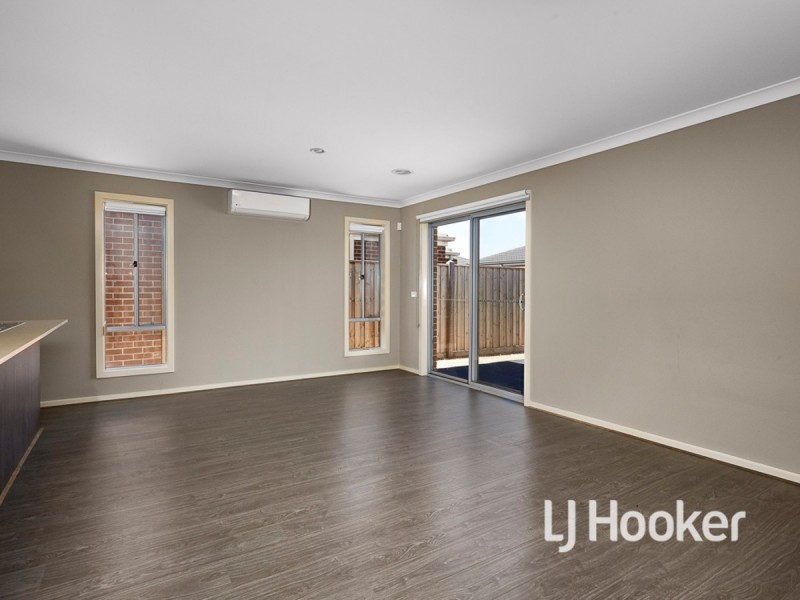 24 Bolivar Esplanade, Truganina VIC 3029