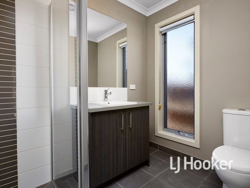 24 Bolivar Esplanade, Truganina VIC 3029