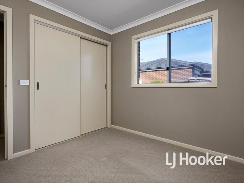 24 Bolivar Esplanade, Truganina VIC 3029