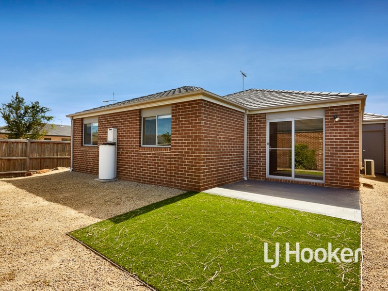 24 Bolivar Esplanade, Truganina VIC 3029