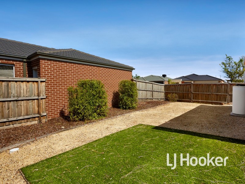 24 Bolivar Esplanade, Truganina VIC 3029