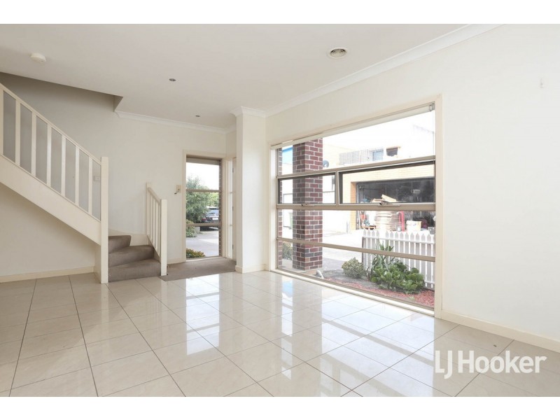 2/22 Curtin Street, Maidstone VIC 3012