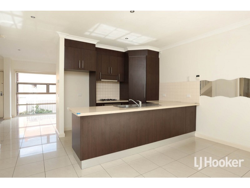 2/22 Curtin Street, Maidstone VIC 3012