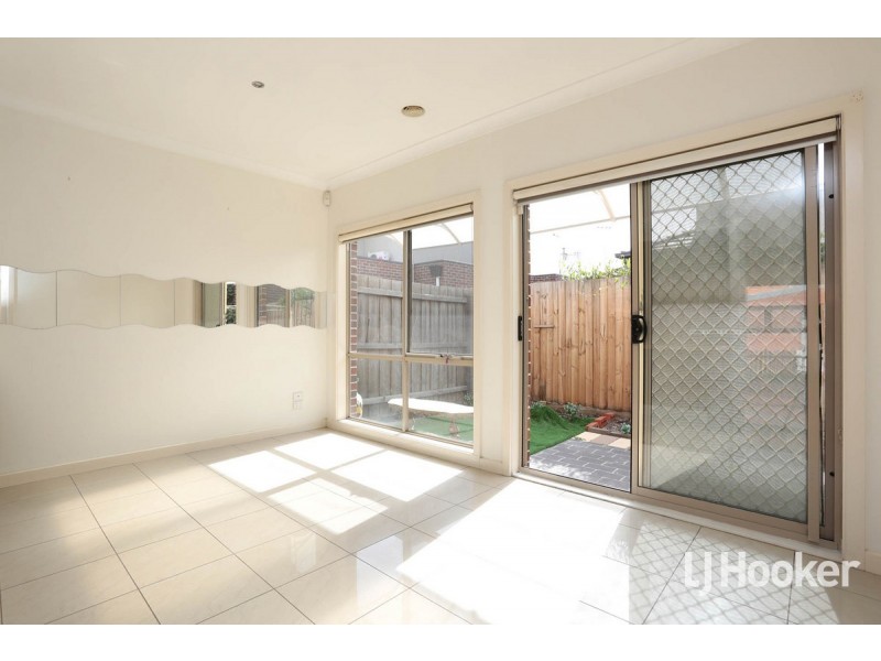 2/22 Curtin Street, Maidstone VIC 3012