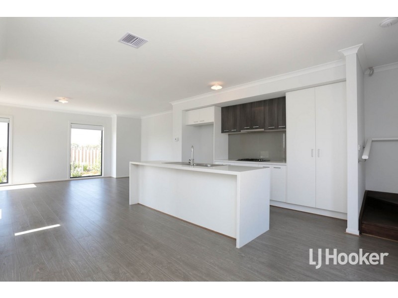2 Sullivan Walk, Point Cook VIC 3030