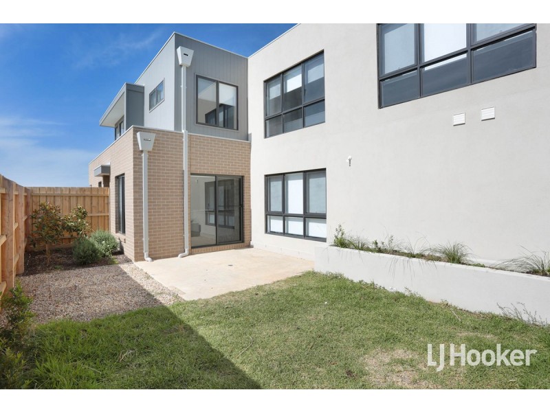 2 Sullivan Walk, Point Cook VIC 3030