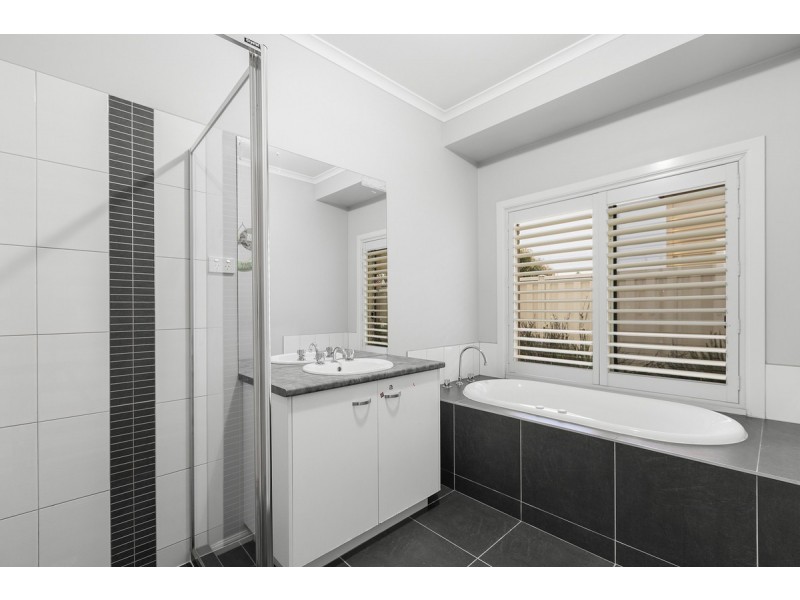 16 Baltimore Drive, Point Cook VIC 3030