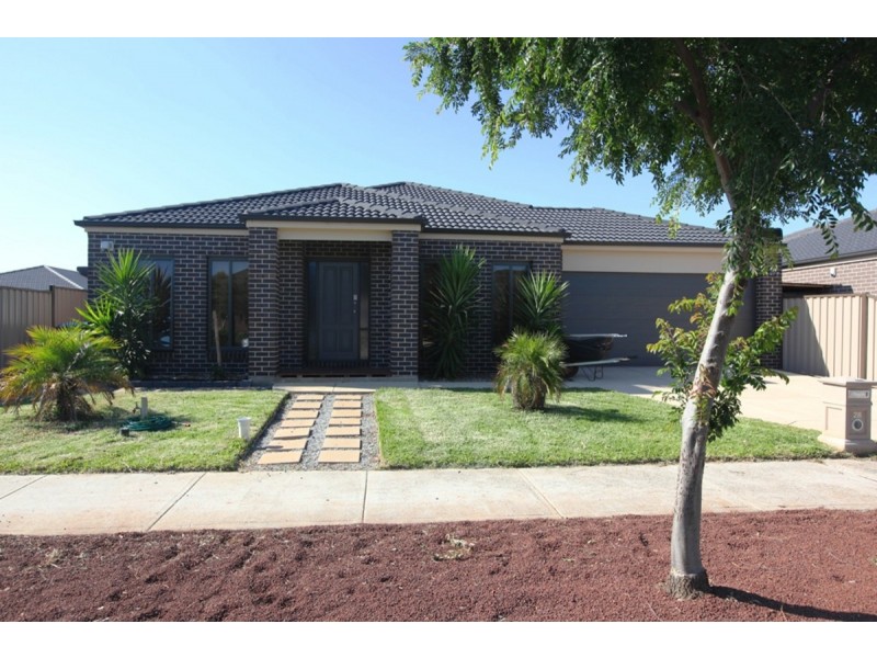 28 Tamar Avenue, Point Cook VIC 3030