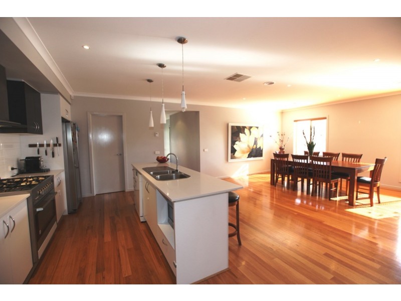 28 Tamar Avenue, Point Cook VIC 3030