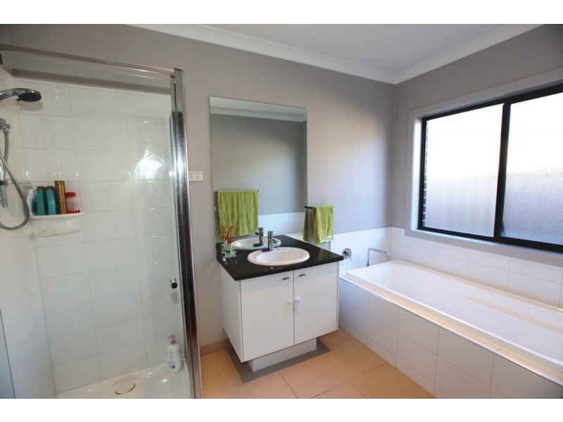 28 Tamar Avenue, Point Cook VIC 3030