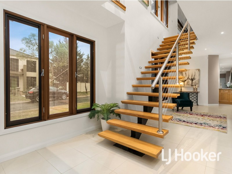 7 Classic Court, Sanctuary Lakes VIC 3030