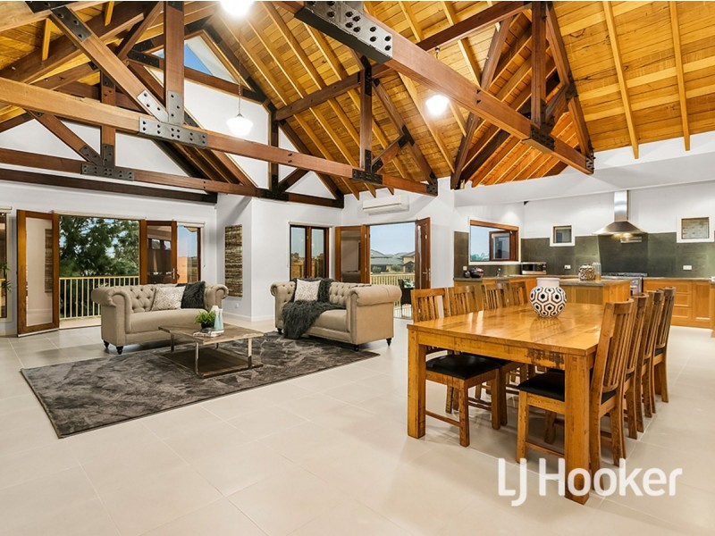 7 Classic Court, Sanctuary Lakes VIC 3030