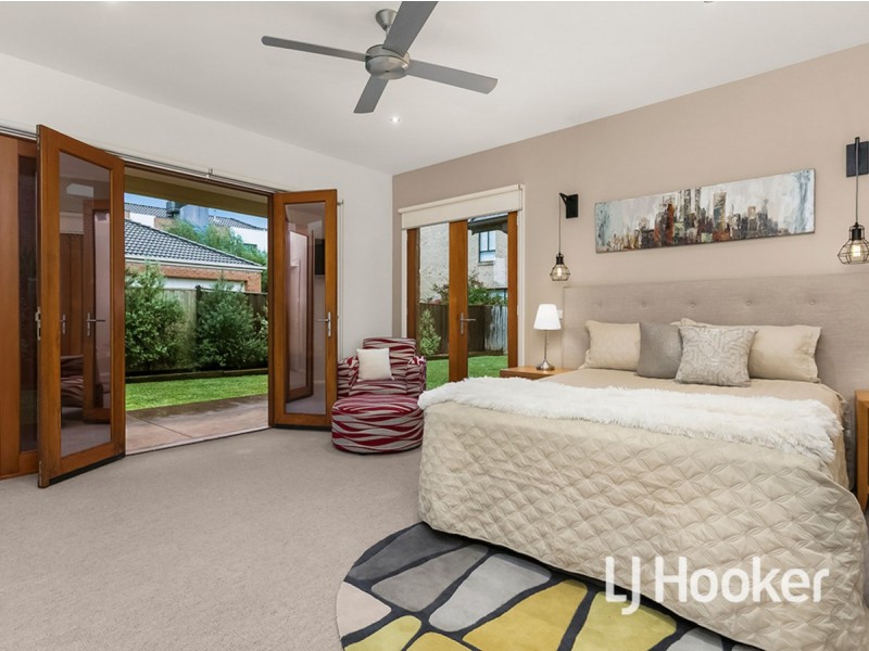 7 Classic Court, Sanctuary Lakes VIC 3030