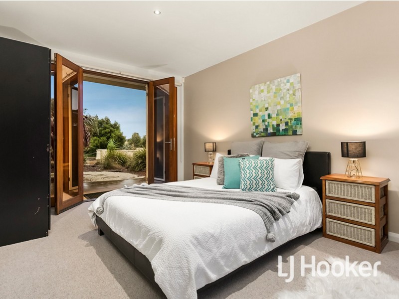 7 Classic Court, Sanctuary Lakes VIC 3030