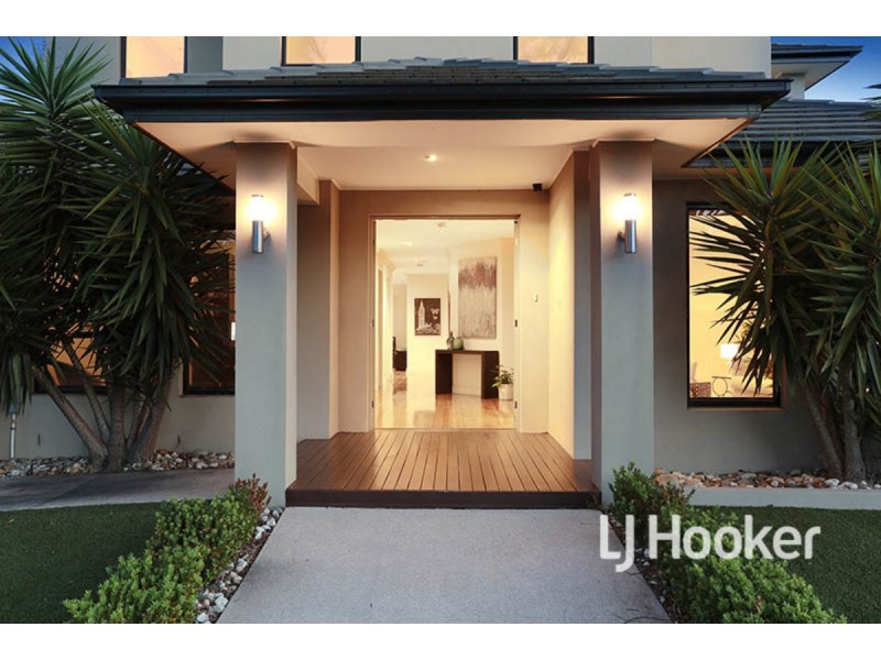 11 Rockefeller Way, Sanctuary Lakes VIC 3030