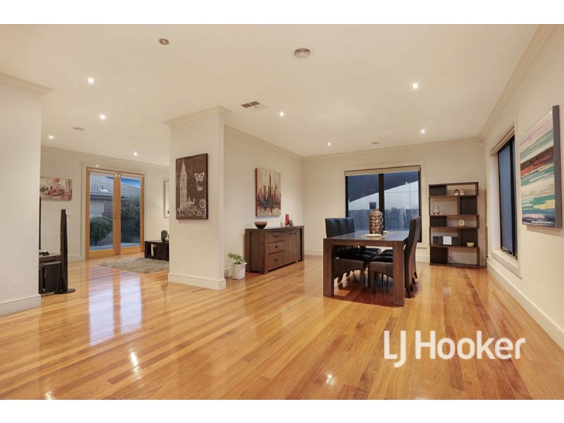 11 Rockefeller Way, Sanctuary Lakes VIC 3030