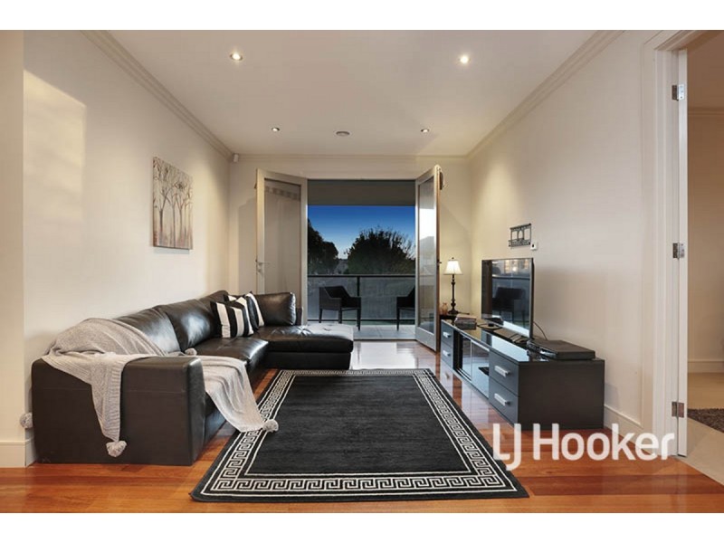 11 Rockefeller Way, Sanctuary Lakes VIC 3030