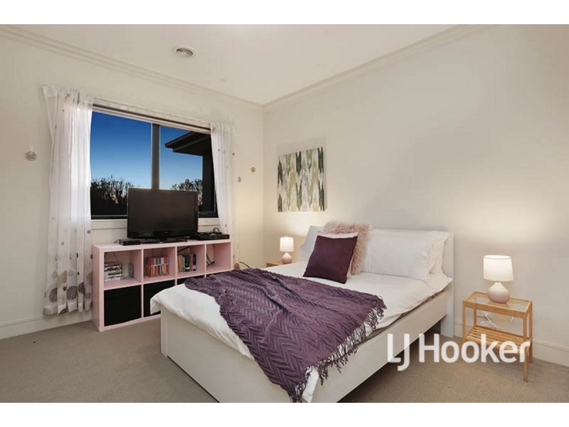 11 Rockefeller Way, Sanctuary Lakes VIC 3030