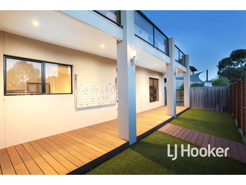 11 Rockefeller Way, Sanctuary Lakes VIC 3030