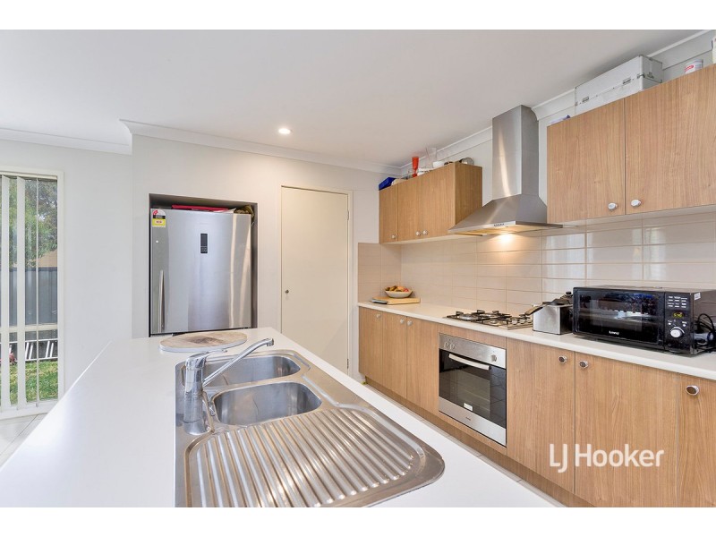 48 Breasley Parkway, Point Cook VIC 3030