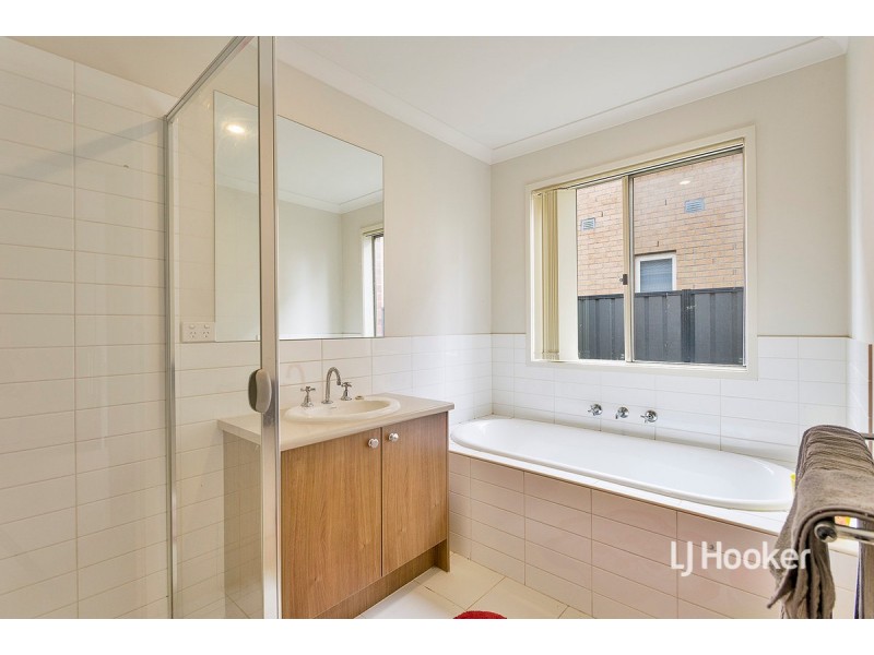 48 Breasley Parkway, Point Cook VIC 3030