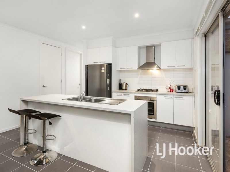 16 Derham Drive, Point Cook VIC 3030