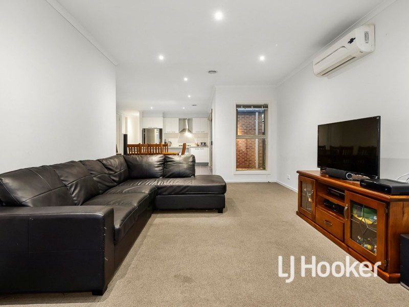 16 Derham Drive, Point Cook VIC 3030
